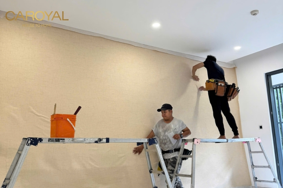 Hình ảnh thực tế thợ CAROYAL thi công vải dán tường Hình ảnh thực tế thợ CAROYAL thi công vải dán tường