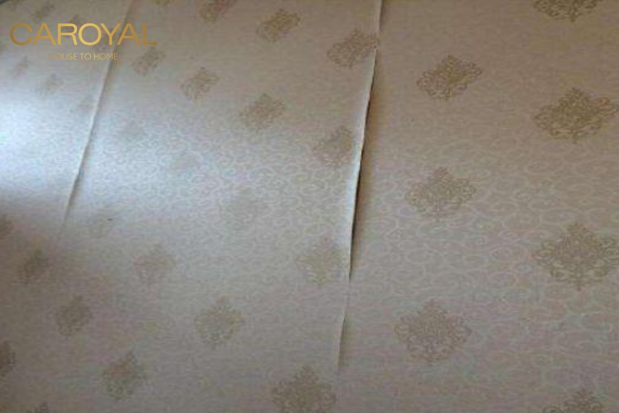 Một thời gian, giấy dán tường dễ bị bong tróc